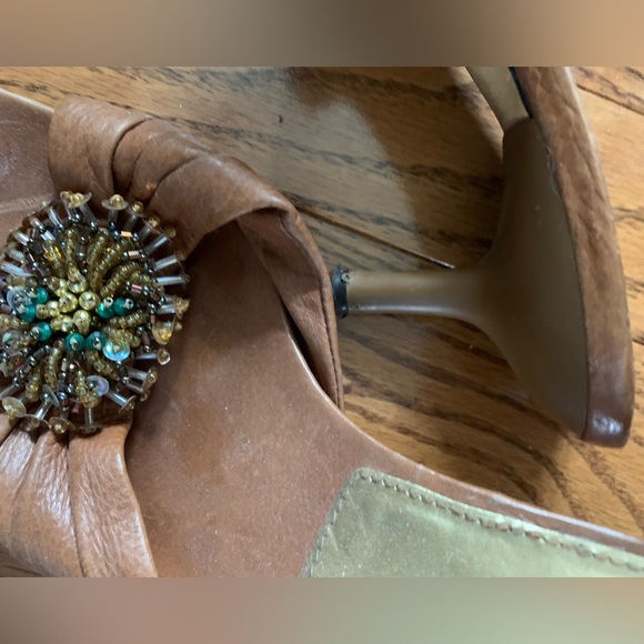 ENZO ANGIOLINI | 7 | Tan soft leather slides slip sandals beaded embellishment - Picture 2 of 7